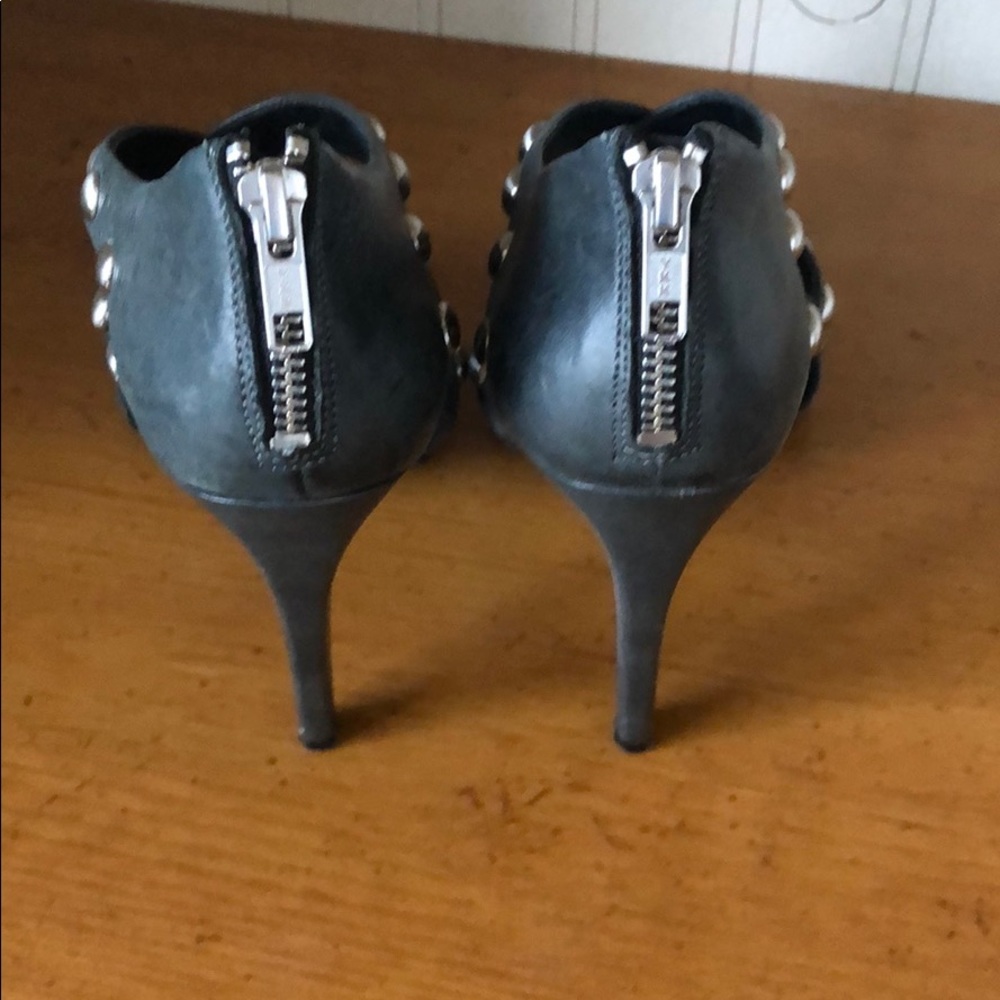Pumps - Picture 3 of 4